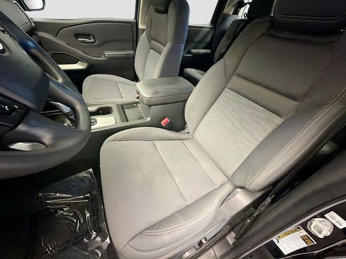 Used 2024 Nissan Frontier SV image 11