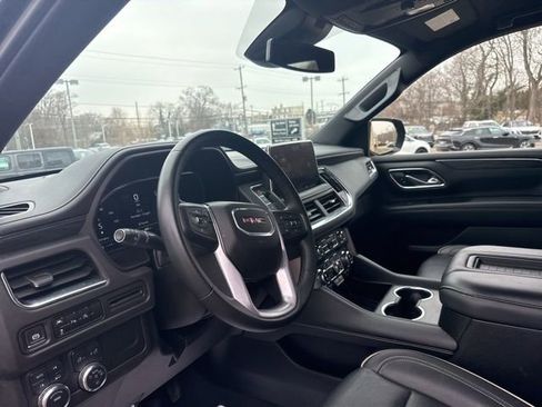Used 2024 GMC Yukon SLT image 12
