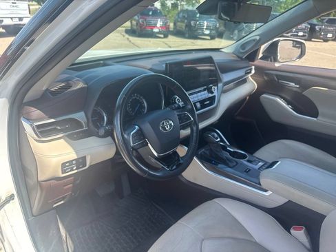 Used 2020 Toyota Highlander Limited AWD/4WD image 19