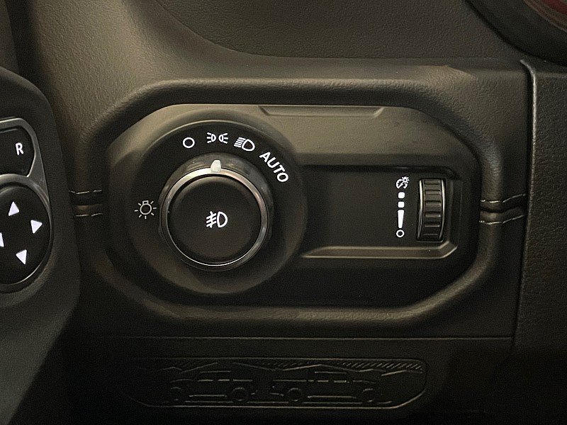 Used 2025 Jeep Wrangler Unlimited Sahara AWD/4WD image 17