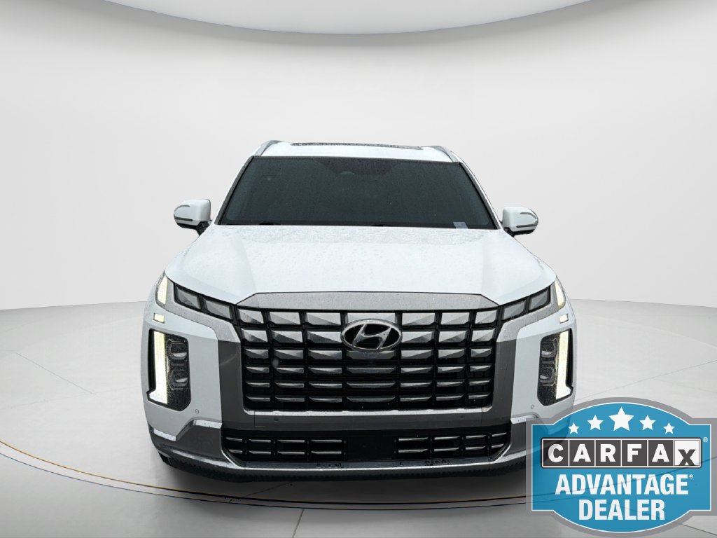 Used 2023 Hyundai Palisade Calligraphy FWD image 2