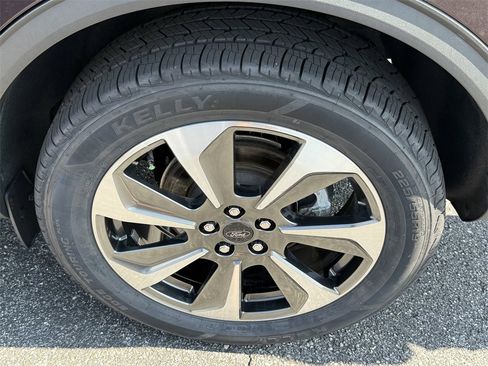 Used 2023 Ford Escape Platinum w/ Premium Technology Package image 18