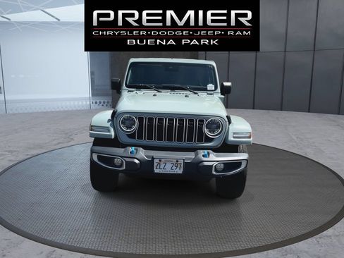 Used 2024 Jeep Wrangler Unlimited Sahara AWD/4WD image 3