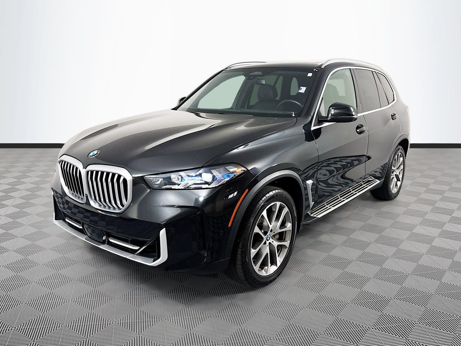 Used 2024 BMW X5 xDrive40i AWD/4WD image 3