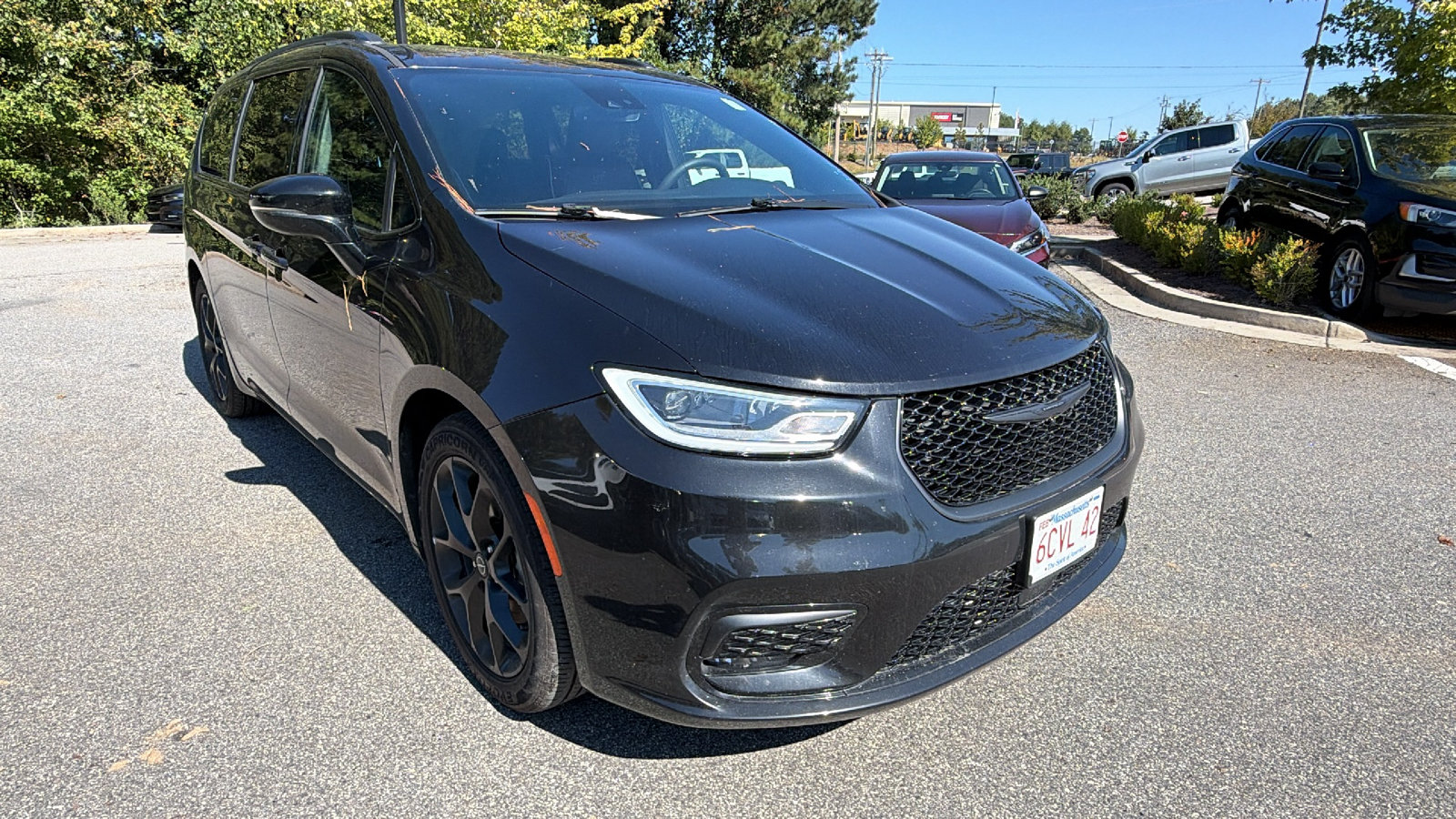 Used 2025 Chrysler Pacifica Limited FWD image 5
