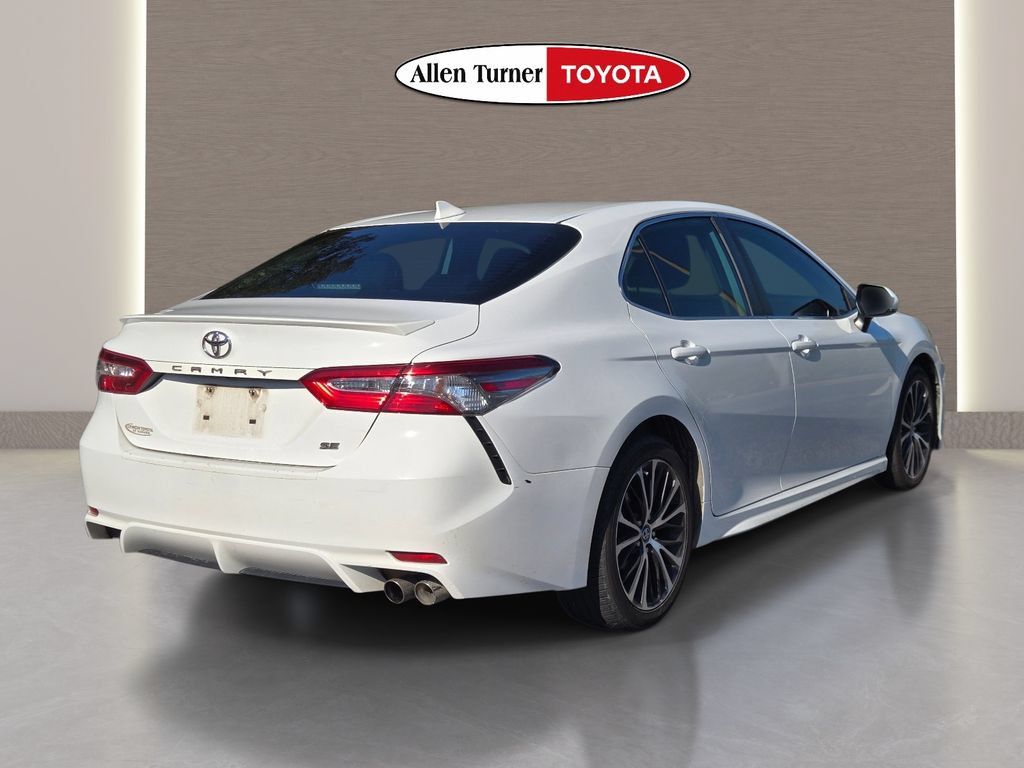 Used 2019 Toyota Camry SE FWD image 6