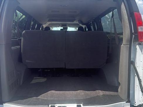 Used 2025 Chevrolet Express 3500 LT w/ LT Preferred Equipment Group RWD image 11