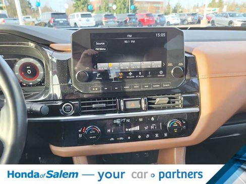 Used 2022 Nissan Pathfinder Platinum w/ Cargo Package image 16