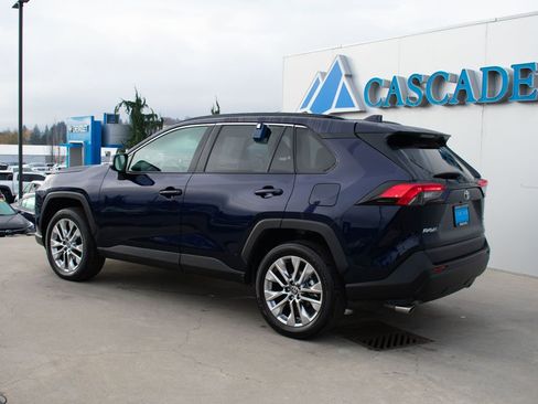 Used 2025 Toyota RAV4 XLE Premium image 6