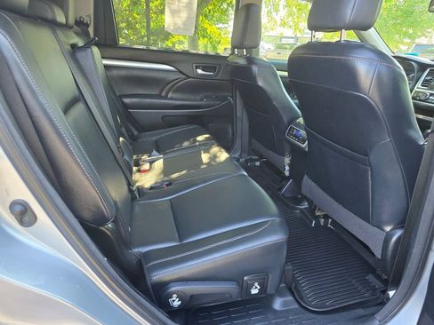 Used 2016 Toyota Highlander XLE AWD/4WD image 15