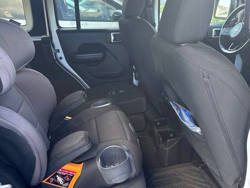 Used 2019 Jeep Wrangler Unlimited Sport AWD/4WD image 11