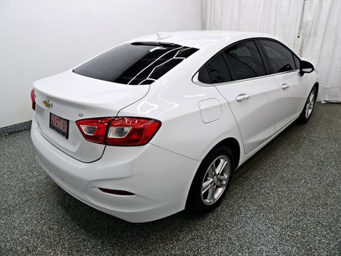 Used 2017 Chevrolet Cruze LT w/ Convenience Package image 6