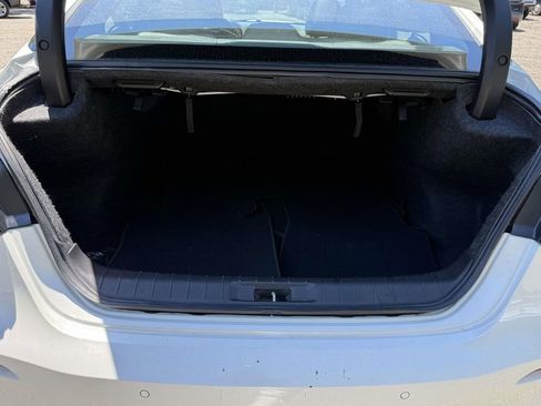 Used 2022 Nissan Maxima SR w/ Sport Mat Group FWD image 11