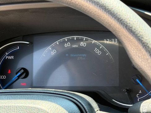 Used 2025 Toyota RAV4 XLE AWD/4WD image 35