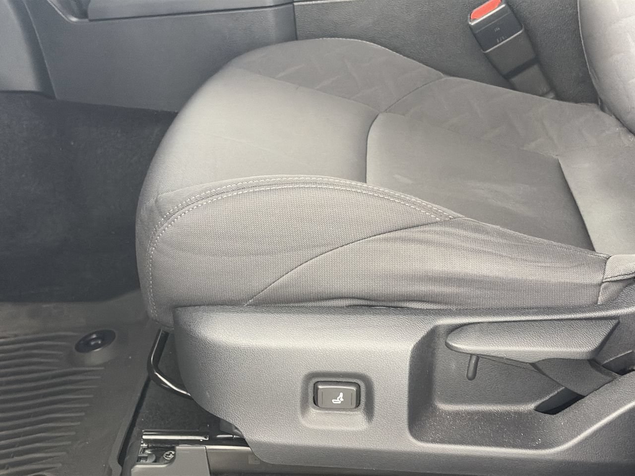 Used 2025 Toyota Tacoma SR5 AWD/4WD image 18