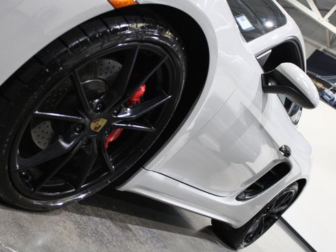 Used 2019 Porsche 718 Cayman S RWD image 8
