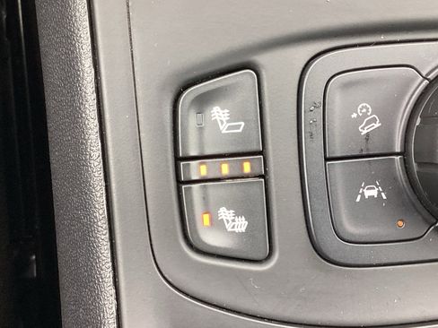 Used 2023 GMC Terrain SLE w/ Driver Convenience Package image 6