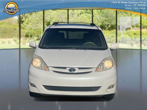 Used 2010 Toyota Sienna XLE image 10