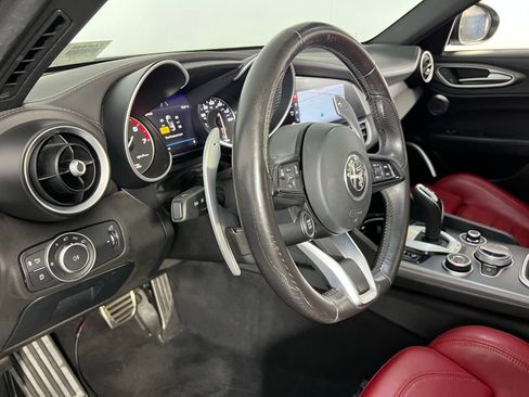 Used 2022 Alfa Romeo Giulia Veloce image 23