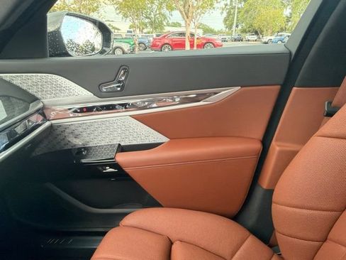 Used 2023 BMW 760i xDrive AWD/4WD image 12