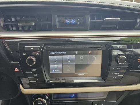 Used 2015 Toyota Corolla LE image 23