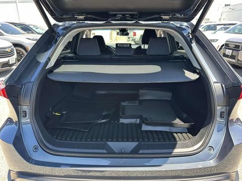 Used 2022 Toyota Venza LE AWD/4WD image 21