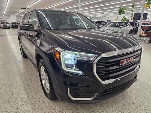 Used 2022 GMC Terrain SLE image 3