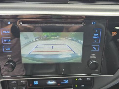 Used 2017 Toyota Corolla SE FWD image 21