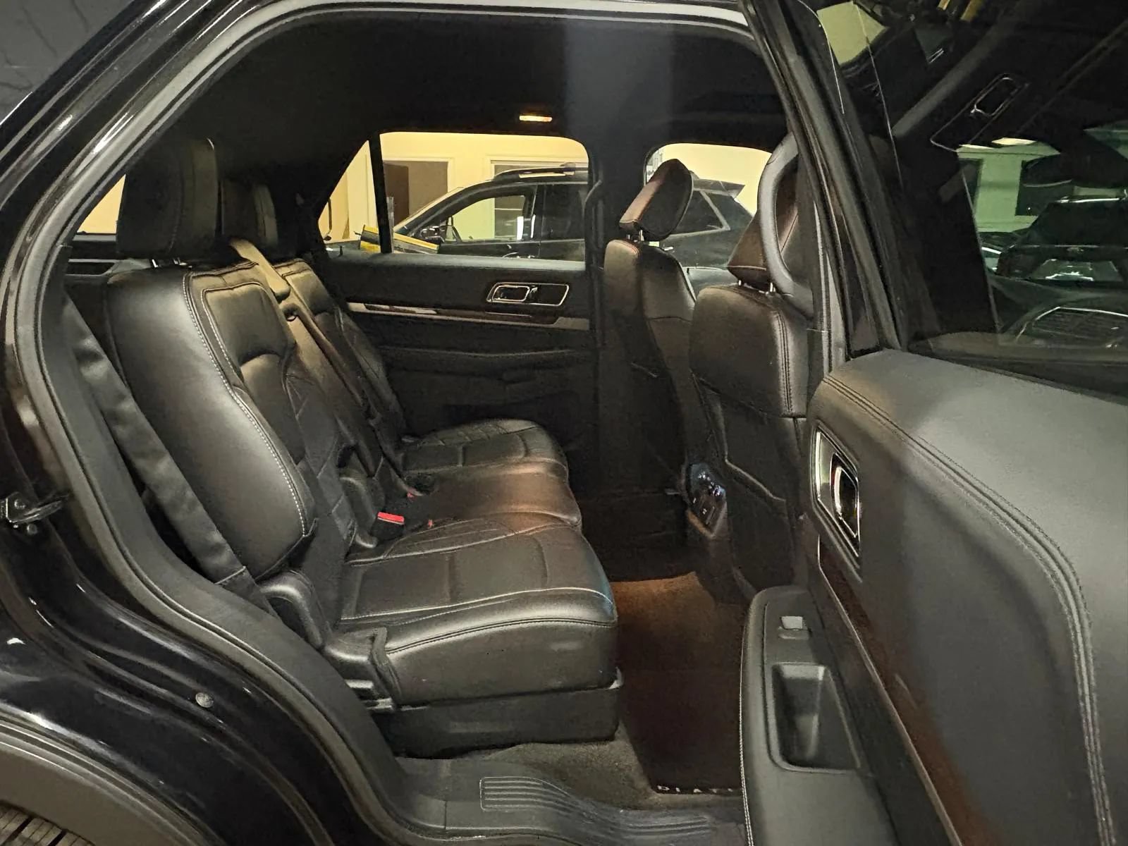 Used 2018 Ford Explorer Platinum AWD/4WD image 22