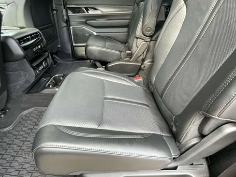 Used 2024 Jeep Wagoneer Series III image 25