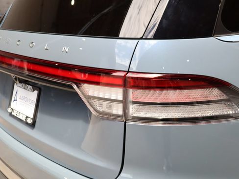 Used 2025 Lincoln Aviator Reserve w/ Equipment Group 201A AWD/4WD image 11