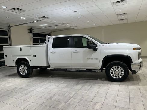 Used 2025 Chevrolet Silverado 3500 LT w/ Safety Package AWD/4WD image 6