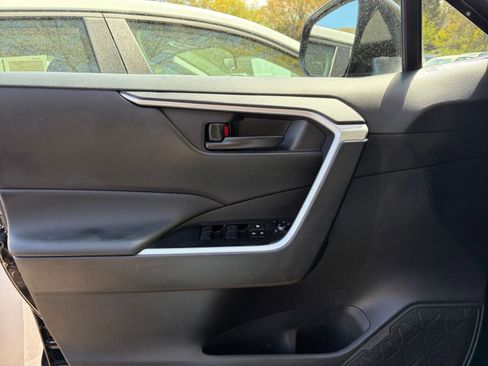 Used 2025 Toyota RAV4 LE AWD/4WD image 18
