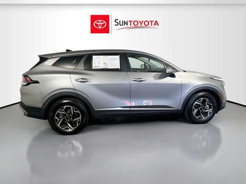 Used 2024 Kia Sportage LX FWD image 2