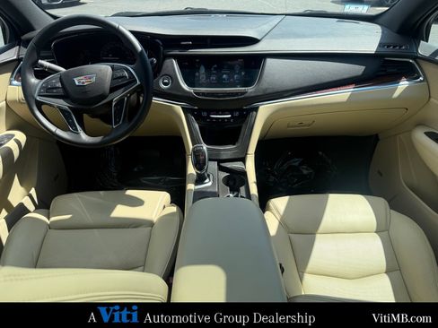 Used 2017 Cadillac XT5 Luxury w/ Driver Awareness Package AWD/4WD image 2