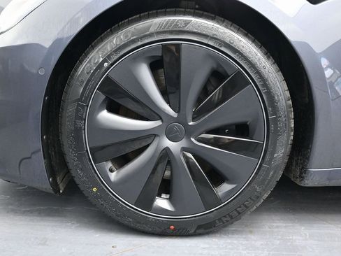Used 2022 Tesla Model S image 9