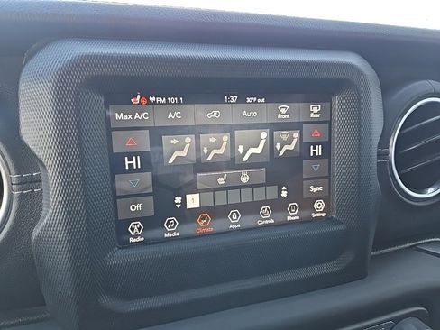 Used 2018 Jeep Wrangler Unlimited Sahara image 58