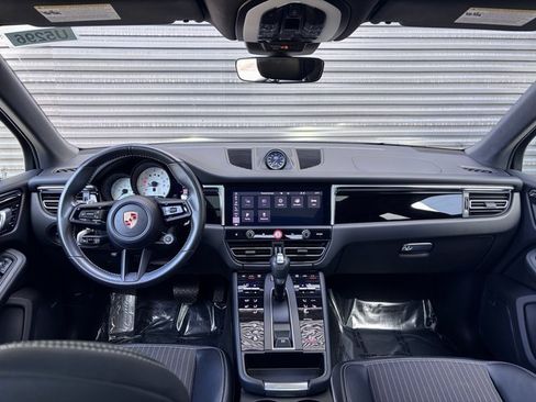 Certified 2024 Porsche Macan image 13