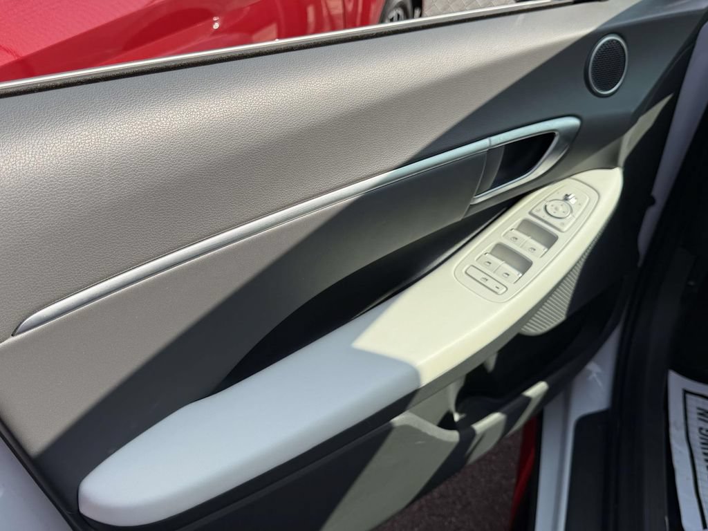 Certified 2025 Hyundai Sonata SEL AWD/4WD image 15