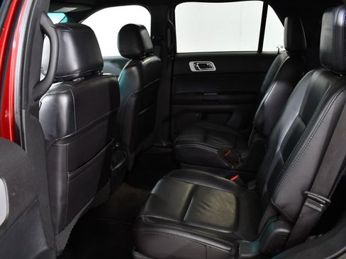 Used 2014 Ford Explorer XLT w/ Equipment Group 202A AWD/4WD image 16