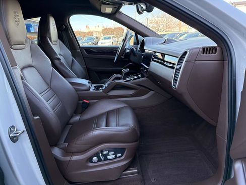 Used 2021 Porsche Cayenne Coupe image 17