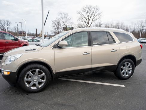 Used 2010 Buick Enclave CXL image 3
