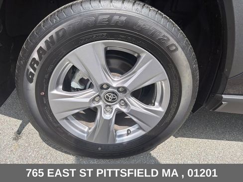 Used 2025 Toyota RAV4 XLE w/ Convenience Package AWD/4WD image 28