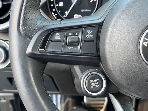 Used 2022 Alfa Romeo Giulia Veloce image 23