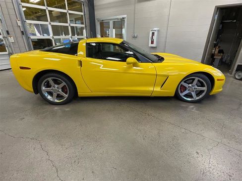 Used 2007 Chevrolet Corvette Coupe w/ Performance Package image 6