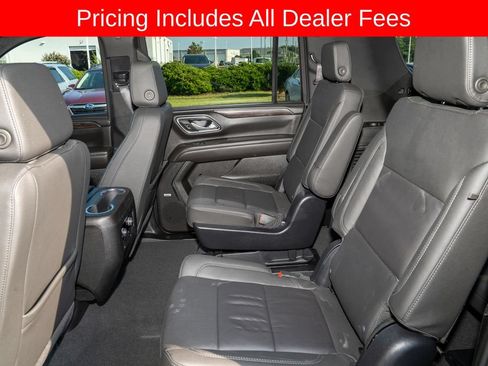 Used 2024 Chevrolet Suburban LT w/ Luxury Package AWD/4WD image 10