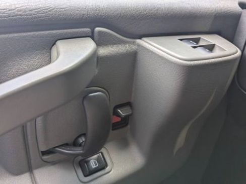 Used 2017 Chevrolet Express 2500 image 29