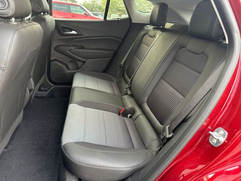 Used 2025 Chevrolet Trax LT image 36