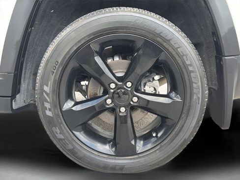 Used 2024 Jeep Grand Cherokee Altitude AWD/4WD image 32