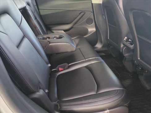 Used 2025 Tesla Model Y Long Range image 21